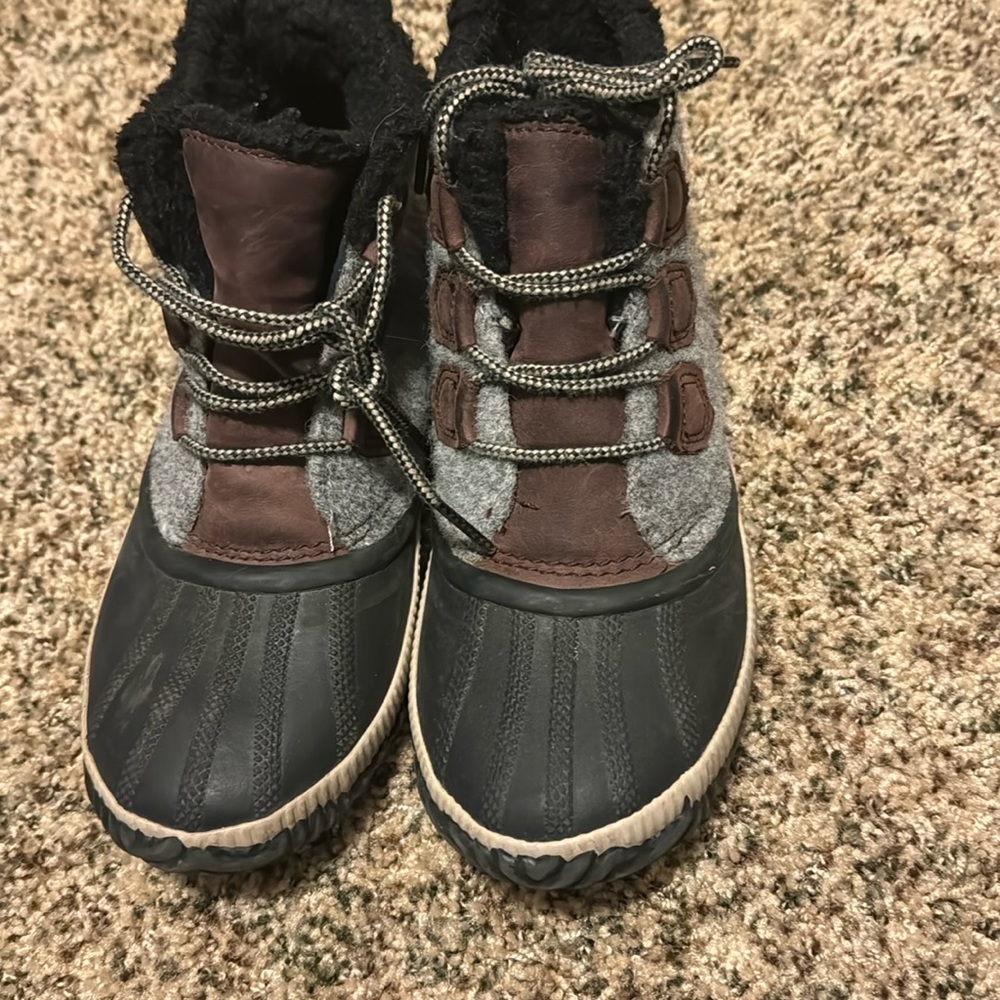 Sorel boots size 8.5